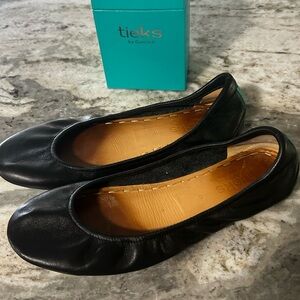 Black Ballet Flats